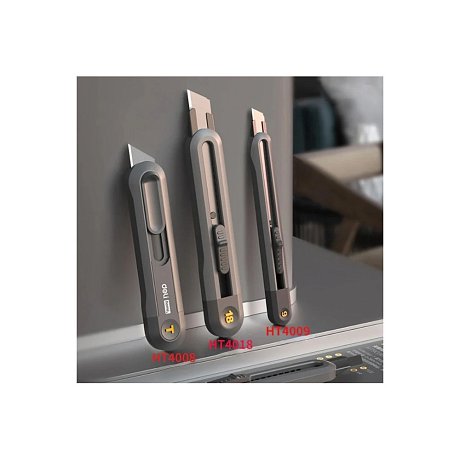 Нож строительный Deli HS EHT4008, 135x30 мм, трапеция, Soft Touch, черный