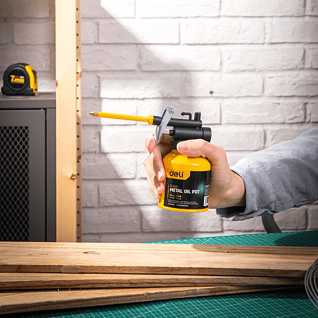 Масленка для смазки стальная Deli YS EDL2401, 180 мл, медный носик, желтая