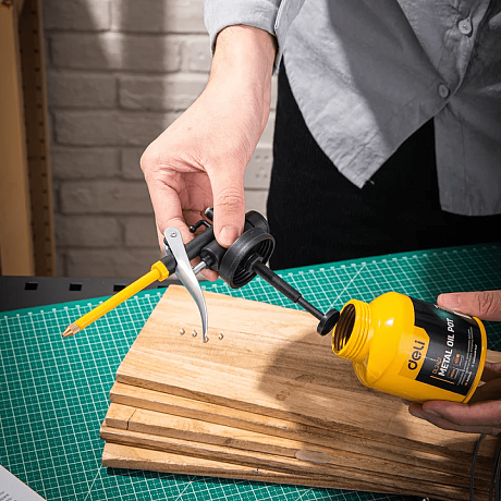 Масленка для смазки стальная Deli YS EDL2401, 180 мл, медный носик, желтая