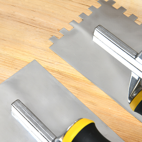 Гладилка Deli YS EDL509321, нержавеющая, 280 x 130 мм, зуб 10 x 10 мм